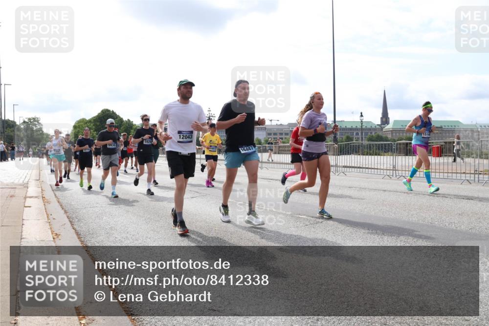 29.06.2025 - hella hamburg halbmarathon Lena Gebhardt http://msf.ph/oto/8412338 29.06.2025 10:17:14 Lombardsbrücke 12043, 5930, 5929, 1356, 12100, 16817, 16447, 15140, 1083, 1117, 1137, 1240, 1298, 1331, 1348, 1356, 1403, 1477, 1553, 1602, 2225, 2305, 2860, 2908, 3088, 3210, 3450, 3464, 3466, 3622, 3802, 3803, 4194, 4852, 5023, 5390, 5929, 5930, 5995, 6126, 6128, 6328, 6520, 6522, 6742, 6941, 6948, 7011, 7114, 7115, 7257, 7291, 7345, 7360, 7376, 7410, 7445, 7566, 7647, 7844, 7924, 7928, 7945, 8210, 8253, 8263, 8309, 8351, 8433, 8513, 8558, 8619, 8895, 8983, 9091, 9152, 9208, 9259 meine-sportfotos.de