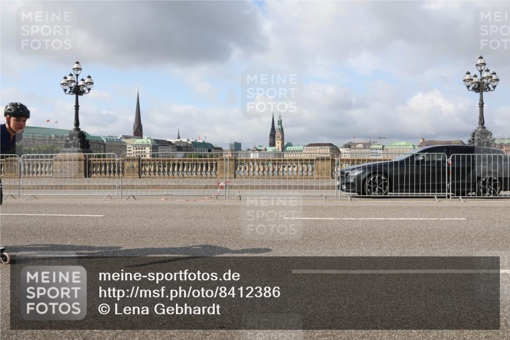 29.06.2025 - hella hamburg halbmarathon Lena Gebhardt http://msf.ph/oto/8412386 29.06.2025 08:55:36 Lombardsbrücke  meine-sportfotos.de