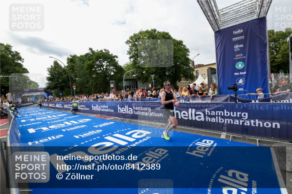 29.06.2025 - hella hamburg halbmarathon Zöllner http://msf.ph/oto/8412389 29.06.2025 10:23:11 Ziel 7862, 18930 meine-sportfotos.de