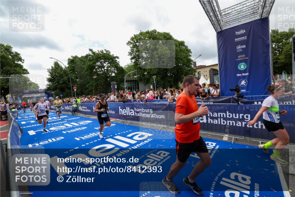 29.06.2025 - hella hamburg halbmarathon Zöllner http://msf.ph/oto/8412393 29.06.2025 10:46:42 Ziel 1920, 1942, 9051, 13525, 13554, 15026, 15133, 15206, 15714, 16175, 17865, 18297, 19128 meine-sportfotos.de