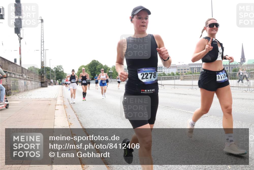 29.06.2025 - hella hamburg halbmarathon Lena Gebhardt http://msf.ph/oto/8412406 29.06.2025 10:25:37 Lombardsbrücke 11662, 2278, 1115, 1093, 1305, 1479, 1481, 1627, 2278, 3343, 3765, 3920, 3961, 3963, 4378, 4797, 5028, 5564, 5814, 6663, 6869, 8881, 8962, 9811, 9927, 10104, 10219, 10845, 10846, 11157, 11596, 11662, 11699, 12074, 12505, 12838, 13510, 13653, 13842, 14086, 14223, 14936, 15016, 15119, 15283, 16289, 16354, 16381, 16421, 16422, 16927, 17369 meine-sportfotos.de