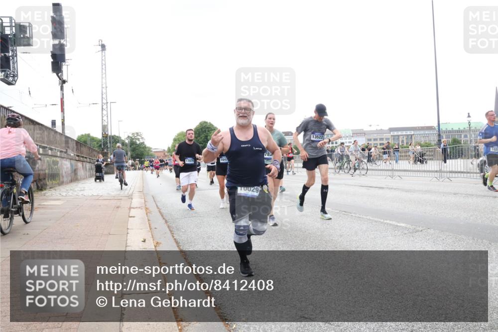 29.06.2025 - hella hamburg halbmarathon Lena Gebhardt http://msf.ph/oto/8412408 29.06.2025 10:51:14 Lombardsbrücke 17079, 1642, 782, 13522, 029, 553, 1129, 1203, 1208, 1404, 1478, 1617, 1997, 2200, 2202, 2308, 2358, 2380, 2484, 2485, 2859, 3229, 3934, 4156, 4652, 4713, 4771, 4808, 4848, 4878, 4920, 5286, 5289, 5357, 5394, 5530, 6091, 6178, 6961, 7012, 7141, 7769, 7770, 7771, 7825, 7871, 7992, 8040, 8200, 8410, 8672, 8779, 8986, 9166, 9167, 9582, 9583, 9763, 10029, 10552, 10614, 10636, 11034, 11052, 11252, 11268, 11575, 11577, 14534 meine-sportfotos.de