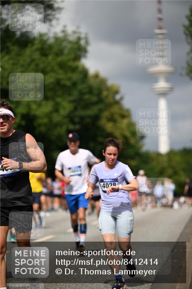 29.06.2025 - hella hamburg halbmarathon Dr. Thomas Lammeyer http://msf.ph/oto/8412414 29.06.2025 10:43:24 Kennedybrücke 1451, 1856, 1883, 2092, 2498, 2524, 2534, 2660, 3307, 3726, 4028, 4410, 4603, 4964, 5617, 5684, 5735, 6112, 7263, 7341, 7350, 7589, 7684, 7815, 8783, 10315, 10604, 10696, 11059, 11129, 11313, 11381, 11382 meine-sportfotos.de