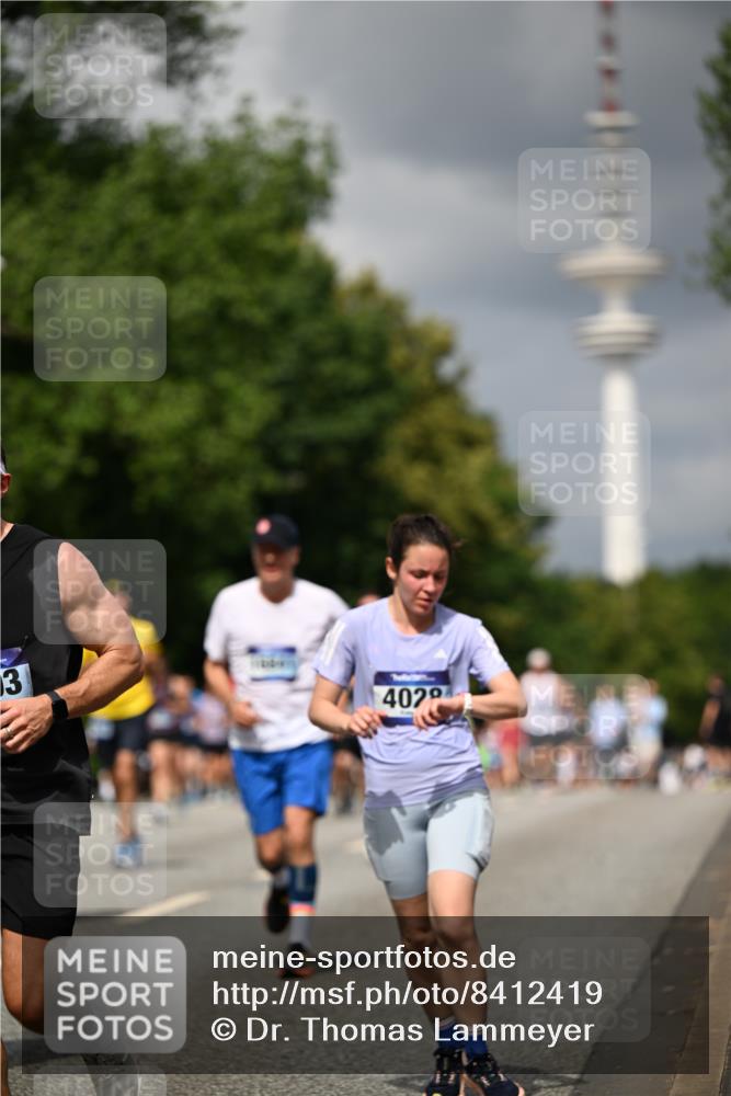 29.06.2025 - hella hamburg halbmarathon Dr. Thomas Lammeyer http://msf.ph/oto/8412419 29.06.2025 10:43:24 Kennedybrücke 1451, 1856, 1883, 2092, 2498, 2524, 2534, 2660, 3307, 3726, 4028, 4410, 4603, 4964, 5617, 5684, 5735, 6112, 7263, 7341, 7350, 7589, 7684, 7815, 8783, 10315, 10604, 10696, 11059, 11129, 11313, 11381, 11382 meine-sportfotos.de