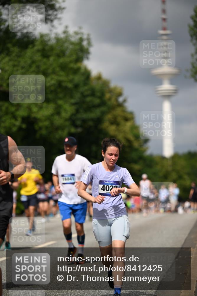 29.06.2025 - hella hamburg halbmarathon Dr. Thomas Lammeyer http://msf.ph/oto/8412425 29.06.2025 10:43:24 Kennedybrücke 1451, 1856, 1883, 2092, 2498, 2524, 2534, 2660, 3307, 3726, 4028, 4410, 4603, 4964, 5617, 5684, 5735, 6112, 7263, 7341, 7350, 7589, 7684, 7815, 8783, 10315, 10604, 10696, 11059, 11129, 11313, 11381, 11382 meine-sportfotos.de