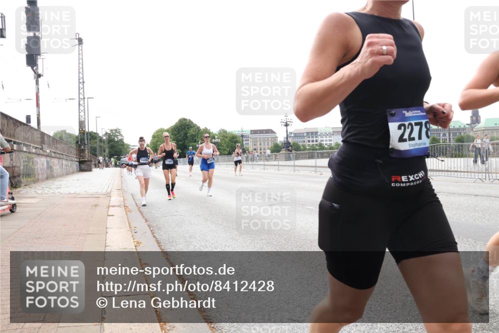 29.06.2025 - hella hamburg halbmarathon Lena Gebhardt http://msf.ph/oto/8412428 29.06.2025 10:25:37 Lombardsbrücke 11662, 318, 2278, 1093, 1305, 1479, 1481, 1627, 2278, 3343, 3765, 3920, 3961, 3963, 4378, 4797, 5028, 5564, 5814, 6663, 6869, 8881, 8962, 9811, 9927, 10104, 10219, 10845, 10846, 11157, 11596, 11662, 11699, 12074, 12505, 12838, 13510, 13653, 13842, 14086, 14223, 14936, 15016, 15119, 15283, 16289, 16354, 16381, 16421, 16422, 16927, 17369 meine-sportfotos.de