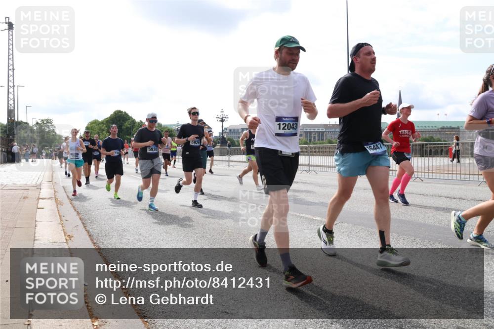 29.06.2025 - hella hamburg halbmarathon Lena Gebhardt http://msf.ph/oto/8412431 29.06.2025 10:17:15 Lombardsbrücke 1356, 100, 5930, 5929, 12043, 16447, 1083, 1117, 1137, 1240, 1298, 1331, 1348, 1356, 1403, 1477, 1553, 1602, 2225, 2305, 2860, 2908, 3210, 3450, 3464, 3466, 3622, 3802, 3803, 4194, 4852, 5023, 5390, 5929, 5930, 5995, 6126, 6128, 6328, 6520, 6522, 6948, 7011, 7114, 7115, 7257, 7291, 7345, 7360, 7376, 7410, 7445, 7566, 7647, 7844, 7924, 7928, 7945, 8210, 8253, 8263, 8309, 8351, 8433, 8513, 8558, 8895, 8983, 9091, 9152, 9208, 9259 meine-sportfotos.de