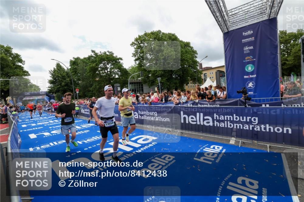 29.06.2025 - hella hamburg halbmarathon Zöllner http://msf.ph/oto/8412438 29.06.2025 10:46:45 Ziel 1920, 1942, 3976, 6630, 9051, 13554, 14541, 15026, 15714, 15900, 16175, 17743, 17865, 18297, 19128 meine-sportfotos.de
