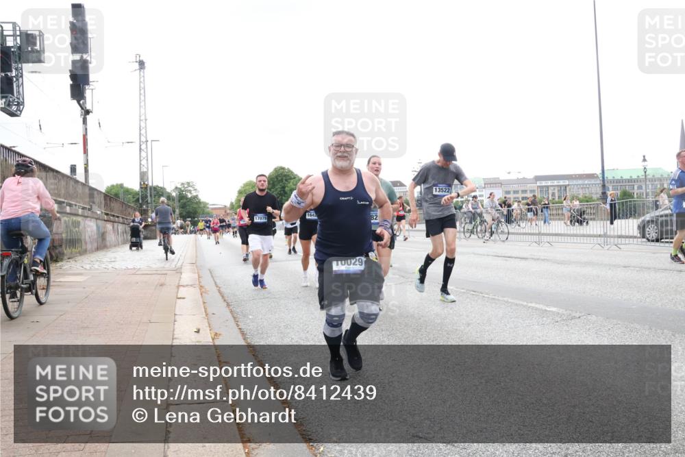 29.06.2025 - hella hamburg halbmarathon Lena Gebhardt http://msf.ph/oto/8412439 29.06.2025 10:51:14 Lombardsbrücke 1642, 17079, 82, 029, 13522, 1129, 1203, 1208, 1404, 1478, 1617, 1997, 2200, 2202, 2308, 2358, 2380, 2484, 2485, 2859, 3229, 3934, 4156, 4652, 4713, 4771, 4808, 4848, 4878, 4920, 5286, 5289, 5357, 5394, 5530, 6091, 6178, 6961, 7012, 7141, 7769, 7770, 7771, 7825, 7871, 7992, 8040, 8200, 8410, 8672, 8779, 8986, 9166, 9167, 9582, 9583, 9763, 10029, 10552, 10614, 10636, 11034, 11052, 11252, 11268, 11575, 11577, 14534 meine-sportfotos.de
