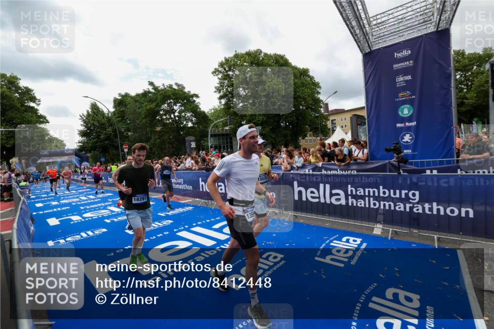 29.06.2025 - hella hamburg halbmarathon Zöllner http://msf.ph/oto/8412448 29.06.2025 10:46:45 Ziel 1920, 1942, 3976, 6630, 9051, 13554, 14541, 15026, 15714, 15900, 16175, 17743, 17865, 18297, 19128 meine-sportfotos.de