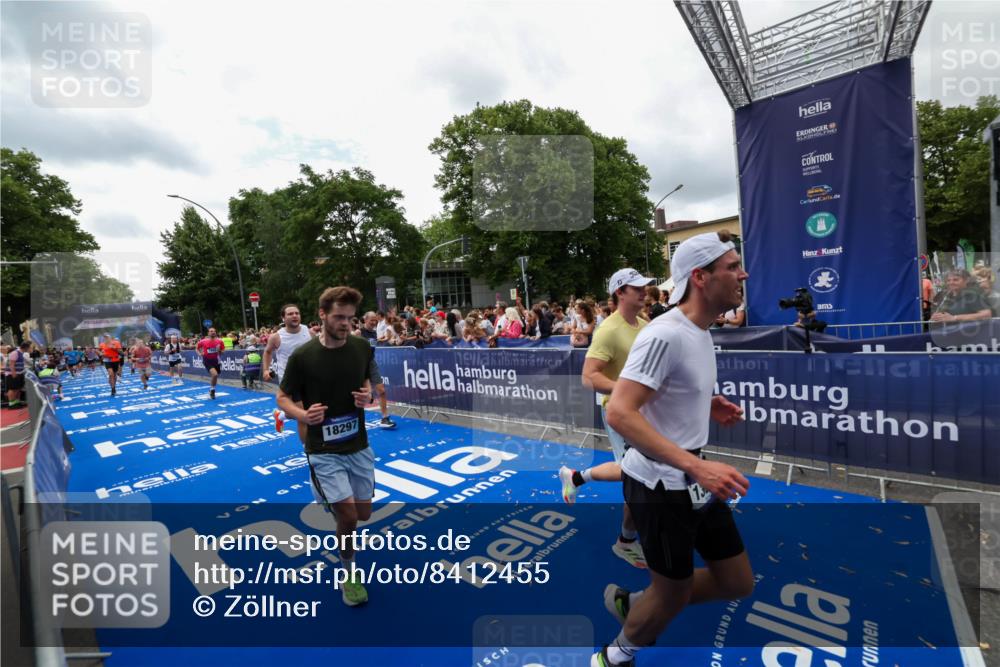 29.06.2025 - hella hamburg halbmarathon Zöllner http://msf.ph/oto/8412455 29.06.2025 10:46:45 Ziel 1920, 1942, 3976, 6630, 9051, 13554, 14541, 15026, 15714, 15900, 16175, 17743, 17865, 18297, 19128 meine-sportfotos.de