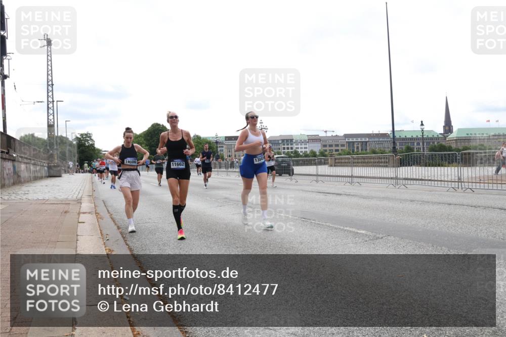 29.06.2025 - hella hamburg halbmarathon Lena Gebhardt http://msf.ph/oto/8412477 29.06.2025 10:25:39 Lombardsbrücke 14086, 11662, 138425, 1093, 1305, 1479, 1481, 1627, 2278, 3343, 3765, 3961, 3963, 4378, 4797, 5028, 5497, 5564, 5814, 6663, 6869, 8881, 8962, 9811, 9927, 10104, 10219, 10845, 10846, 11157, 11596, 11662, 11699, 11828, 12074, 12505, 12838, 13510, 13653, 13842, 14086, 14223, 14936, 15016, 15119, 15283, 16289, 16354, 16381, 16421, 16422, 16927, 17369 meine-sportfotos.de