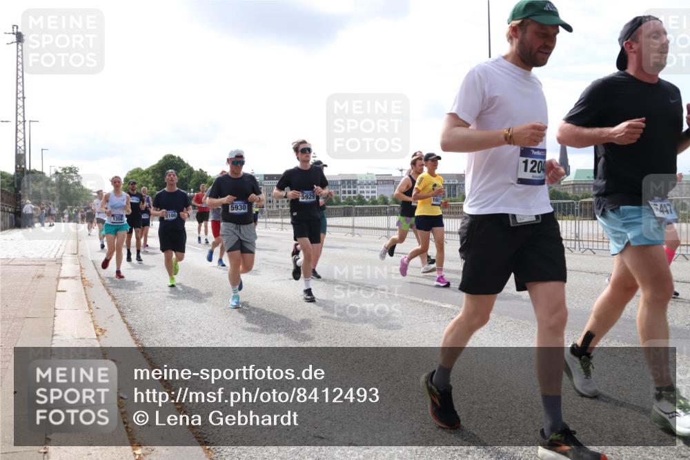 29.06.2025 - hella hamburg halbmarathon Lena Gebhardt http://msf.ph/oto/8412493 29.06.2025 10:17:15 Lombardsbrücke 1356, 18108, 5930, 12100, 5929, 1204, 447, 1083, 1117, 1137, 1240, 1298, 1331, 1348, 1356, 1403, 1477, 1553, 1602, 2225, 2305, 2860, 2908, 3210, 3450, 3464, 3466, 3622, 3802, 3803, 4194, 4852, 5023, 5390, 5929, 5930, 5995, 6126, 6128, 6328, 6520, 6522, 6948, 7011, 7114, 7115, 7257, 7291, 7345, 7360, 7376, 7410, 7445, 7566, 7647, 7844, 7924, 7928, 7945, 8210, 8253, 8263, 8309, 8351, 8433, 8513, 8558, 8895, 8983, 9091, 9152, 9208, 9259 meine-sportfotos.de