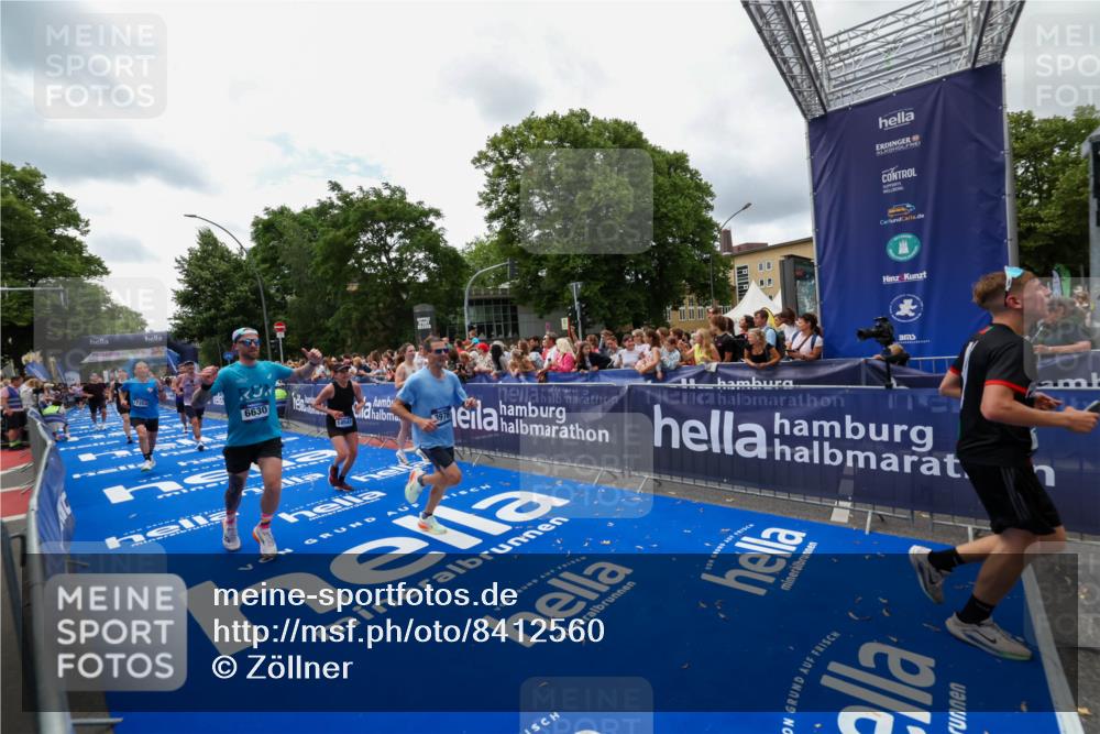 29.06.2025 - hella hamburg halbmarathon Zöllner http://msf.ph/oto/8412560 29.06.2025 10:46:52 Ziel 3976, 4091, 6630, 11858, 13940, 14541, 15900, 17172, 17353, 17492, 17669, 17743, 17892, 19105 meine-sportfotos.de