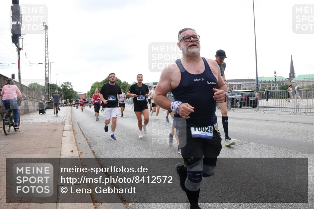 29.06.2025 - hella hamburg halbmarathon Lena Gebhardt http://msf.ph/oto/8412572 29.06.2025 10:51:15 Lombardsbrücke 17079, 16427, 29, 1129, 1203, 1208, 1404, 1478, 1617, 1997, 2200, 2202, 2308, 2358, 2380, 2484, 2485, 2859, 3934, 4156, 4652, 4713, 4771, 4808, 4848, 4878, 4920, 5286, 5289, 5357, 5394, 5530, 6091, 6178, 6945, 6961, 7012, 7141, 7769, 7770, 7771, 7825, 7841, 7871, 7992, 8040, 8200, 8410, 8672, 8779, 8986, 9166, 9167, 9582, 9583, 9763, 10029, 10552, 10614, 10636, 11034, 11052, 11252, 11268, 11575, 11577, 14534 meine-sportfotos.de