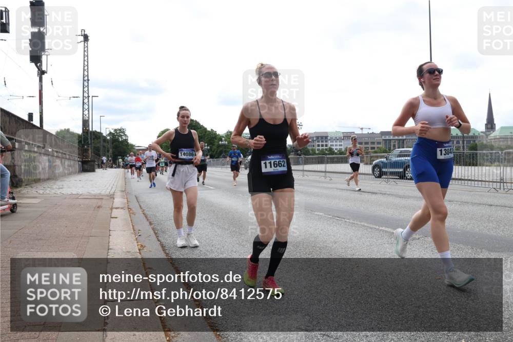 29.06.2025 - hella hamburg halbmarathon Lena Gebhardt http://msf.ph/oto/8412575 29.06.2025 10:25:40 Lombardsbrücke 14086, 11662, 1384, 1093, 1305, 1479, 1481, 1627, 2278, 3343, 3765, 3961, 3963, 4378, 4797, 5028, 5497, 5564, 5814, 6663, 6869, 8881, 8962, 9811, 9927, 10104, 10219, 10845, 10846, 11157, 11596, 11662, 11699, 11828, 12074, 12505, 12838, 13510, 13653, 13842, 14086, 14223, 14936, 15016, 15119, 15283, 16289, 16354, 16381, 16421, 16422, 16927, 17369 meine-sportfotos.de