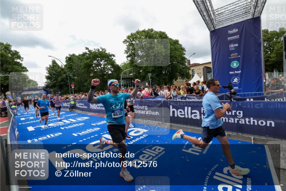 29.06.2025 - hella hamburg halbmarathon Zöllner http://msf.ph/oto/8412576 29.06.2025 10:46:52 Ziel 3976, 4091, 6630, 11858, 13940, 14541, 15900, 17172, 17353, 17492, 17669, 17743, 17892, 19105 meine-sportfotos.de