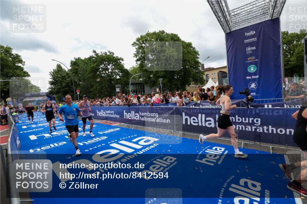 29.06.2025 - hella hamburg halbmarathon Zöllner http://msf.ph/oto/8412594 29.06.2025 10:46:53 Ziel 3976, 4091, 6630, 11858, 13940, 14541, 15900, 17172, 17353, 17492, 17669, 17892, 19105 meine-sportfotos.de