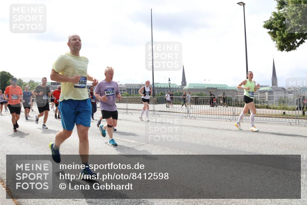 29.06.2025 - hella hamburg halbmarathon Lena Gebhardt http://msf.ph/oto/8412598 29.06.2025 10:41:57 Lombardsbrücke 14872, 1712, 5842, 6618, 6320, 1039, 1314, 1509, 1623, 1648, 1712, 1752, 2145, 2153, 2523, 2974, 3276, 3326, 3344, 3459, 3460, 3568, 4329, 4415, 4541, 4735, 4736, 4787, 4885, 5432, 5671, 6136, 6137, 6153, 6320, 6430, 6436, 6450, 6618, 6837, 6846, 6917, 7357, 7477, 7955, 7968, 8004, 8014, 8162, 8163, 8300, 8301, 8443, 8848, 8897, 8908, 9008, 9223, 9467, 9588, 10027, 10348, 10623, 11011, 11166 meine-sportfotos.de