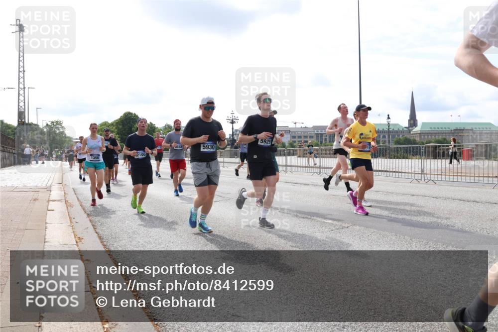29.06.2025 - hella hamburg halbmarathon Lena Gebhardt http://msf.ph/oto/8412599 29.06.2025 10:17:16 Lombardsbrücke 5929, 3558, 5930, 12100, 1356, 1083, 1117, 1137, 1204, 1240, 1298, 1331, 1348, 1356, 1403, 1477, 1553, 1602, 2225, 2305, 2860, 2908, 3210, 3450, 3464, 3466, 3622, 3802, 3803, 4194, 4852, 5023, 5390, 5929, 5930, 5995, 6126, 6128, 6328, 6520, 6522, 6786, 6948, 7011, 7114, 7115, 7257, 7291, 7345, 7360, 7376, 7410, 7445, 7566, 7647, 7844, 7924, 7928, 7945, 8210, 8253, 8263, 8309, 8351, 8433, 8513, 8558, 8895, 8983, 9152, 9208, 9259 meine-sportfotos.de