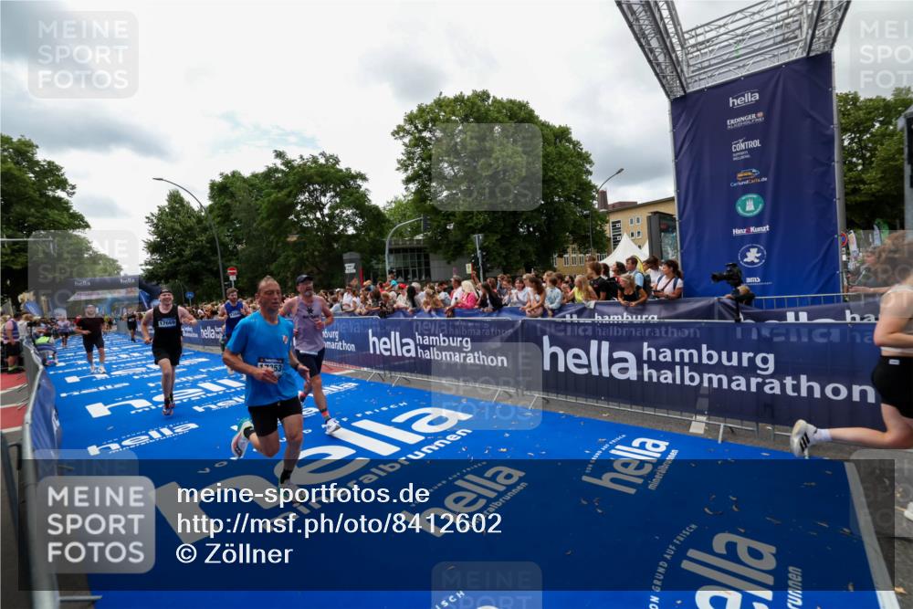 29.06.2025 - hella hamburg halbmarathon Zöllner http://msf.ph/oto/8412602 29.06.2025 10:46:54 Ziel 4091, 11858, 13940, 14385, 14541, 15900, 17172, 17353, 17492, 17669, 17892, 19105 meine-sportfotos.de