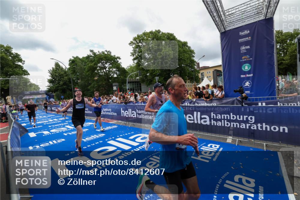 29.06.2025 - hella hamburg halbmarathon Zöllner http://msf.ph/oto/8412607 29.06.2025 10:46:54 Ziel 4091, 11858, 13940, 14385, 14541, 15900, 17172, 17353, 17492, 17669, 17892, 19105 meine-sportfotos.de