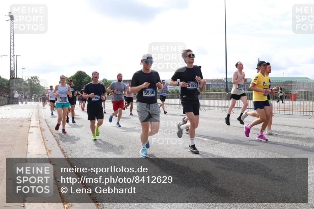 29.06.2025 - hella hamburg halbmarathon Lena Gebhardt http://msf.ph/oto/8412629 29.06.2025 10:17:16 Lombardsbrücke 5930, 1356, 12100, 9259, 5929, 5023, 1083, 1117, 1137, 1204, 1240, 1298, 1331, 1348, 1356, 1403, 1477, 1553, 1602, 2225, 2305, 2860, 2908, 3210, 3450, 3464, 3466, 3622, 3802, 3803, 4194, 4852, 5023, 5390, 5929, 5930, 5995, 6126, 6128, 6328, 6520, 6522, 6786, 6948, 7011, 7114, 7115, 7257, 7291, 7345, 7360, 7376, 7410, 7445, 7566, 7647, 7844, 7924, 7928, 7945, 8210, 8253, 8263, 8309, 8351, 8433, 8513, 8558, 8895, 8983, 9152, 9208, 9259 meine-sportfotos.de