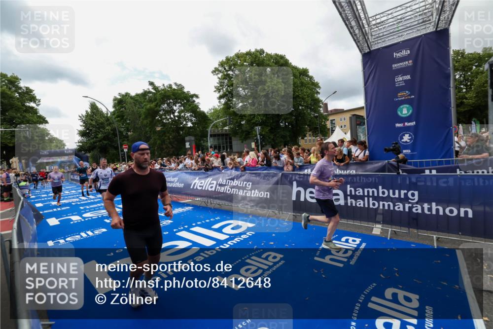 29.06.2025 - hella hamburg halbmarathon Zöllner http://msf.ph/oto/8412648 29.06.2025 10:46:57 Ziel 1139, 1689, 4091, 13940, 14385, 14594, 16081, 17172, 17492, 17892, 17979, 19105 meine-sportfotos.de