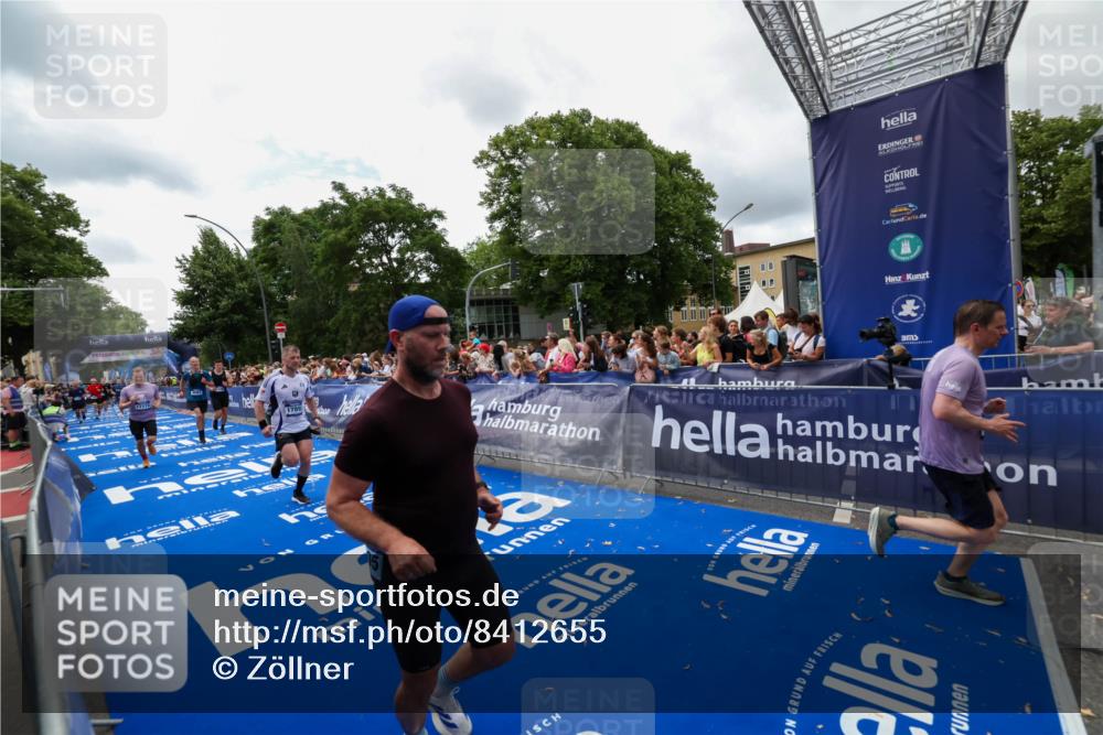 29.06.2025 - hella hamburg halbmarathon Zöllner http://msf.ph/oto/8412655 29.06.2025 10:46:58 Ziel 1139, 1689, 4091, 13728, 14385, 14449, 14594, 16081, 17172, 17492, 17892, 17979, 19105 meine-sportfotos.de