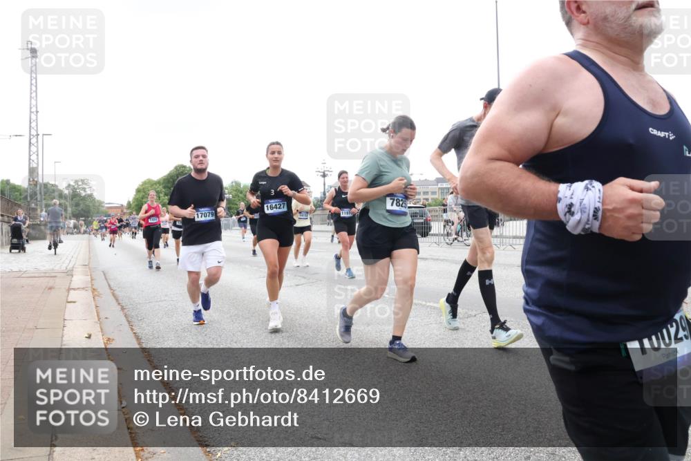 29.06.2025 - hella hamburg halbmarathon Lena Gebhardt http://msf.ph/oto/8412669 29.06.2025 10:51:15 Lombardsbrücke 1404, 12, 17079, 3, 16427, 14152, 1197, 7825, 029, 1129, 1203, 1208, 1404, 1478, 1617, 1997, 2200, 2202, 2308, 2358, 2380, 2484, 2485, 2859, 3934, 4156, 4652, 4713, 4771, 4808, 4848, 4878, 4920, 5286, 5289, 5357, 5394, 5530, 6091, 6178, 6945, 6961, 7012, 7141, 7769, 7770, 7771, 7825, 7841, 7871, 7992, 8040, 8200, 8410, 8672, 8779, 8986, 9166, 9167, 9582, 9583, 9763, 10029, 10552, 10614, 10636, 11034, 11052, 11252, 11268, 11575, 11577, 14534 meine-sportfotos.de