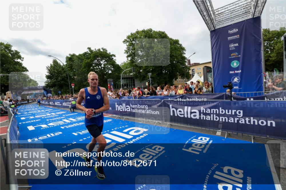 29.06.2025 - hella hamburg halbmarathon Zöllner http://msf.ph/oto/8412671 29.06.2025 10:23:35 Ziel 9385, 16169, 17771 meine-sportfotos.de