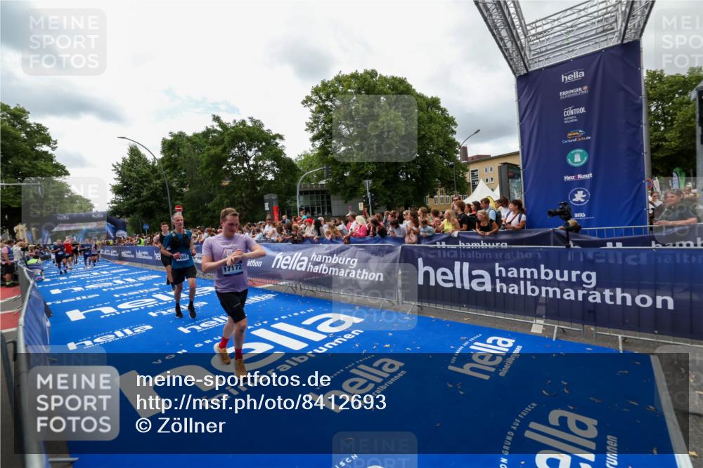 29.06.2025 - hella hamburg halbmarathon Zöllner http://msf.ph/oto/8412693 29.06.2025 10:46:59 Ziel 1139, 1689, 4091, 10122, 13728, 14385, 14449, 14594, 16081, 17172, 17892, 17979, 19105 meine-sportfotos.de