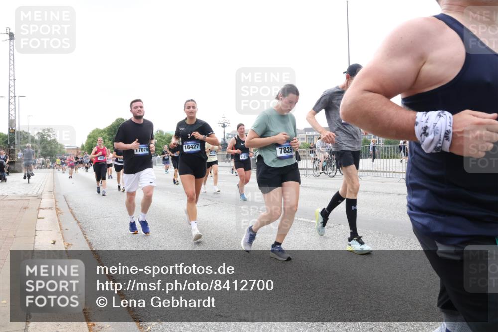 29.06.2025 - hella hamburg halbmarathon Lena Gebhardt http://msf.ph/oto/8412700 29.06.2025 10:51:16 Lombardsbrücke 1404, 120, 17079, 16427, 7825, 1197, 1129, 1203, 1208, 1404, 1478, 1617, 1997, 2202, 2308, 2358, 2380, 2484, 2485, 2736, 2778, 2859, 3934, 4156, 4652, 4713, 4771, 4808, 4848, 4878, 4920, 5286, 5289, 5357, 5394, 5530, 6091, 6178, 6945, 6954, 6961, 7012, 7141, 7769, 7770, 7771, 7825, 7841, 7871, 7992, 8040, 8200, 8410, 8672, 8779, 8986, 9166, 9167, 9582, 9583, 9763, 10029, 10496, 10552, 10614, 10636, 11034, 11052, 11252, 11268, 11575, 11577, 14534 meine-sportfotos.de