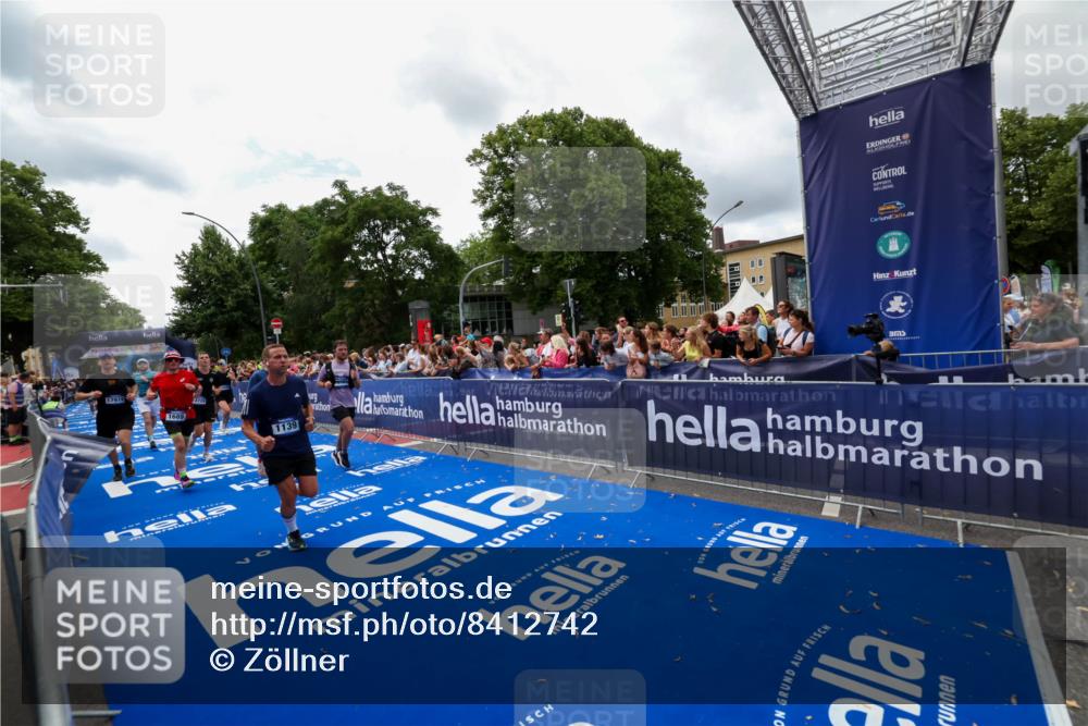 29.06.2025 - hella hamburg halbmarathon Zöllner http://msf.ph/oto/8412742 29.06.2025 10:47:04 Ziel 1139, 1460, 1689, 4377, 5472, 6700, 9794, 10122, 13728, 14415, 14449, 14594, 14783, 15825, 16081, 17979 meine-sportfotos.de