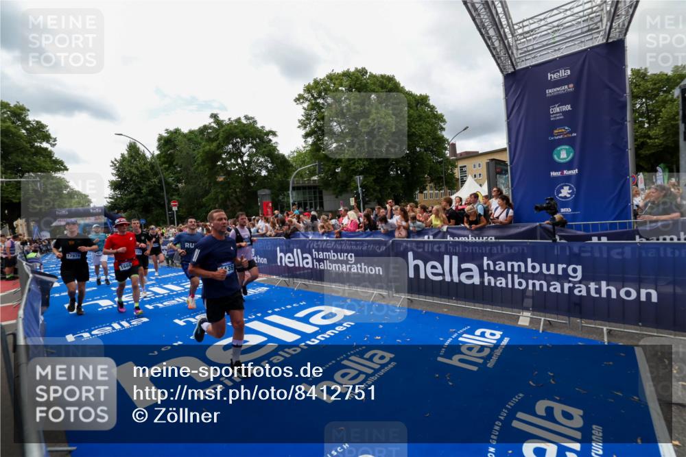 29.06.2025 - hella hamburg halbmarathon Zöllner http://msf.ph/oto/8412751 29.06.2025 10:47:04 Ziel 1139, 1460, 1689, 4377, 5472, 6700, 9794, 10122, 13728, 14415, 14449, 14594, 14783, 15825, 16081, 17979 meine-sportfotos.de