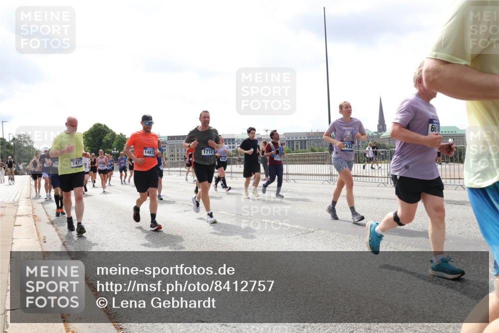 29.06.2025 - hella hamburg halbmarathon Lena Gebhardt http://msf.ph/oto/8412757 29.06.2025 10:41:58 Lombardsbrücke 14872, 1712, 164, 119, 7477, 13772, 432, 6618, 1039, 1314, 1509, 1623, 1648, 1712, 1752, 2145, 2153, 2523, 2974, 3276, 3326, 3459, 3460, 3568, 4329, 4541, 4735, 4736, 4787, 4885, 5419, 5432, 5671, 6136, 6137, 6153, 6320, 6430, 6436, 6450, 6618, 6837, 6846, 6917, 7357, 7477, 7955, 7968, 8004, 8014, 8162, 8163, 8300, 8301, 8443, 8848, 8897, 8908, 9008, 9223, 9370, 9467, 9588, 10027, 10348, 10623, 11011 meine-sportfotos.de
