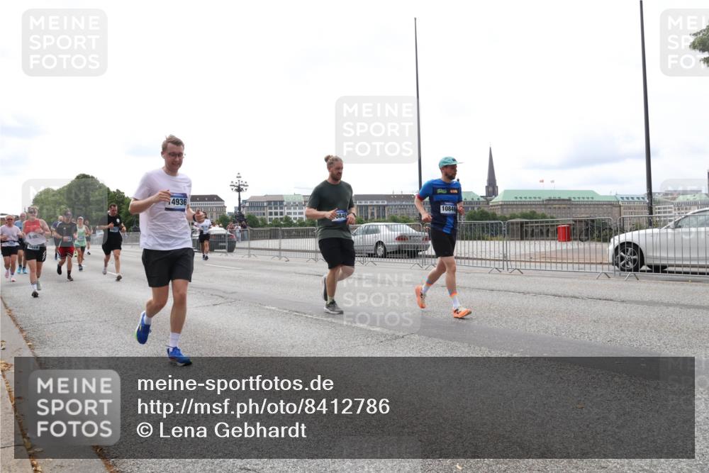 29.06.2025 - hella hamburg halbmarathon Lena Gebhardt http://msf.ph/oto/8412786 29.06.2025 10:25:45 Lombardsbrücke 1365, 5028, 4936, 0845, 10846, 1093, 1305, 1479, 1481, 1627, 2278, 3343, 3765, 4378, 4797, 5028, 5497, 6663, 6869, 8881, 9811, 10104, 10219, 10845, 10846, 11139, 11157, 11596, 11662, 11699, 11828, 11859, 12074, 12505, 12838, 12945, 12946, 13510, 13653, 13842, 14179, 14223, 14936, 15016, 15119, 15283, 16289, 16354, 16381, 16421, 16422, 16927, 17369, 19144 meine-sportfotos.de
