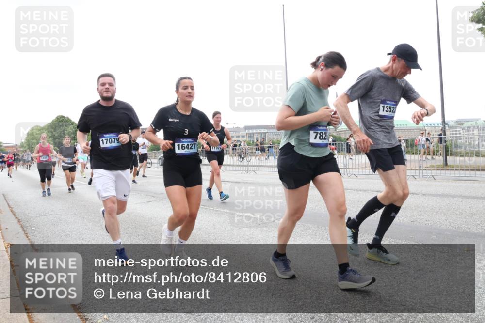 29.06.2025 - hella hamburg halbmarathon Lena Gebhardt http://msf.ph/oto/8412806 29.06.2025 10:51:16 Lombardsbrücke 1404, 203, 17079, 3, 16427, 197, 782, 13522, 1129, 1203, 1208, 1404, 1478, 1617, 1997, 2202, 2308, 2358, 2380, 2484, 2485, 2736, 2778, 2859, 3934, 4156, 4652, 4713, 4771, 4808, 4848, 4878, 4920, 5286, 5289, 5357, 5394, 5530, 6091, 6178, 6945, 6954, 6961, 7012, 7141, 7769, 7770, 7771, 7825, 7841, 7871, 7992, 8040, 8200, 8410, 8672, 8779, 8986, 9166, 9167, 9582, 9583, 9763, 10029, 10496, 10552, 10614, 10636, 11034, 11052, 11252, 11268, 11575, 11577, 14534 meine-sportfotos.de