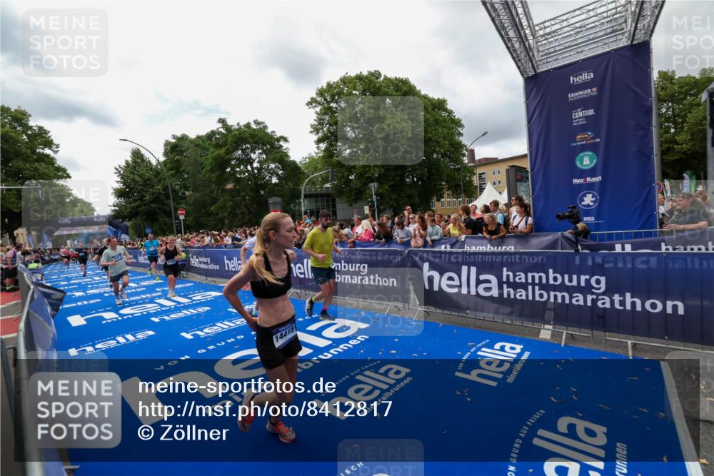 29.06.2025 - hella hamburg halbmarathon Zöllner http://msf.ph/oto/8412817 29.06.2025 10:47:08 Ziel 1460, 4093, 4377, 5472, 6700, 7908, 9794, 10122, 12579, 14415, 14783, 15684, 15825 meine-sportfotos.de