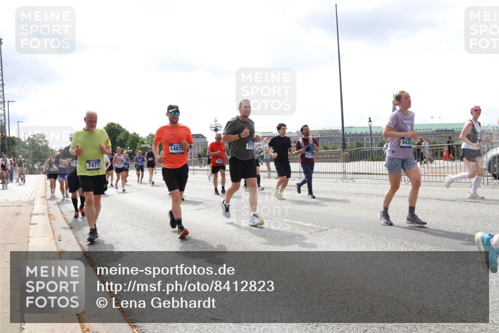 29.06.2025 - hella hamburg halbmarathon Lena Gebhardt http://msf.ph/oto/8412823 29.06.2025 10:41:59 Lombardsbrücke 119, 7477, 14872, 2258, 1712, 5432, 1039, 1314, 1509, 1623, 1648, 1712, 1752, 2145, 2153, 2523, 2974, 3276, 3326, 3459, 3460, 3568, 4329, 4541, 4735, 4736, 4787, 4885, 5419, 5432, 5671, 6136, 6137, 6153, 6320, 6430, 6436, 6450, 6618, 6837, 6846, 6917, 7357, 7477, 7955, 7968, 8004, 8014, 8162, 8163, 8300, 8301, 8443, 8848, 8897, 8908, 9008, 9223, 9370, 9467, 9588, 10027, 10623, 11011 meine-sportfotos.de