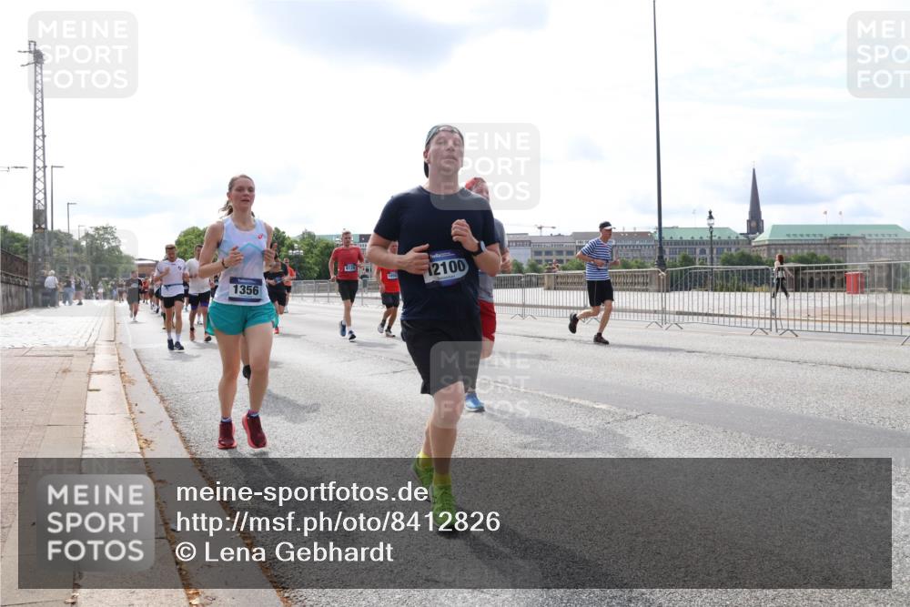 29.06.2025 - hella hamburg halbmarathon Lena Gebhardt http://msf.ph/oto/8412826 29.06.2025 10:17:17 Lombardsbrücke 1356, 10552, 12100, 1083, 1137, 1204, 1298, 1331, 1348, 1356, 1403, 1477, 1553, 1602, 2225, 2305, 2860, 2908, 3210, 3450, 3464, 3466, 3622, 3802, 3803, 4194, 4852, 5023, 5390, 5929, 5930, 5995, 6126, 6128, 6328, 6520, 6522, 6786, 6948, 7011, 7114, 7115, 7257, 7291, 7345, 7360, 7376, 7410, 7445, 7566, 7647, 7844, 7924, 7928, 7945, 8210, 8253, 8263, 8309, 8351, 8433, 8513, 8558, 8895, 8983, 9152, 9259, 9848 meine-sportfotos.de