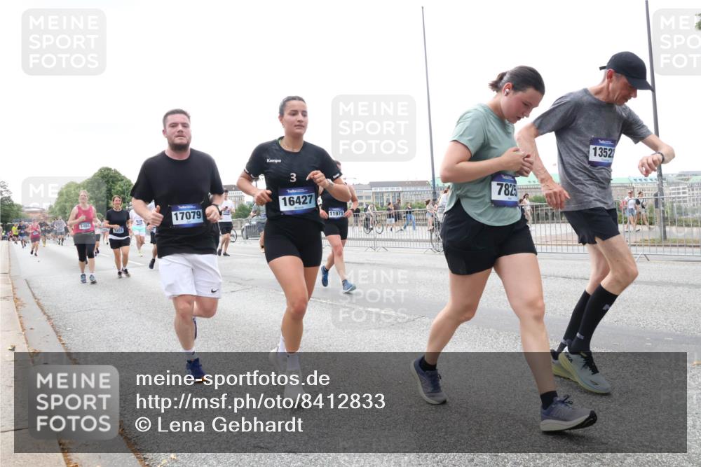 29.06.2025 - hella hamburg halbmarathon Lena Gebhardt http://msf.ph/oto/8412833 29.06.2025 10:51:16 Lombardsbrücke 1404, 1203, 17079, 3, 16427, 11971, 7825, 1352, 210, 1129, 1203, 1208, 1404, 1478, 1617, 1997, 2202, 2308, 2358, 2380, 2484, 2485, 2736, 2778, 2859, 3934, 4156, 4652, 4713, 4771, 4808, 4848, 4878, 4920, 5286, 5289, 5357, 5394, 5530, 6091, 6178, 6945, 6954, 6961, 7012, 7141, 7769, 7770, 7771, 7825, 7841, 7871, 7992, 8040, 8200, 8410, 8672, 8779, 8986, 9166, 9167, 9582, 9583, 9763, 10029, 10496, 10552, 10614, 10636, 11034, 11052, 11252, 11268, 11575, 11577, 14534 meine-sportfotos.de