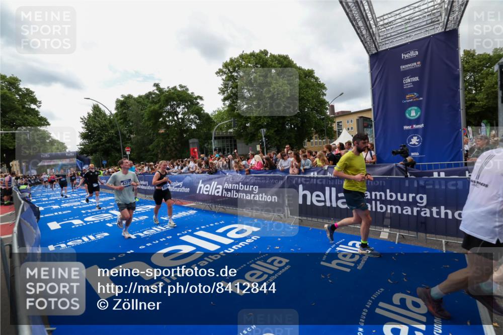 29.06.2025 - hella hamburg halbmarathon Zöllner http://msf.ph/oto/8412844 29.06.2025 10:47:09 Ziel 1460, 4093, 4377, 5472, 6700, 7908, 9794, 12579, 13007, 14415, 14783, 15684, 15825 meine-sportfotos.de