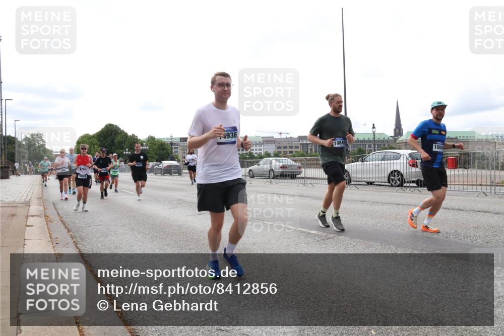 29.06.2025 - hella hamburg halbmarathon Lena Gebhardt http://msf.ph/oto/8412856 29.06.2025 10:25:46 Lombardsbrücke 5028, 4936, 10845, 10846, 1093, 1305, 1479, 1481, 2278, 3343, 3765, 4378, 4797, 5028, 5497, 6663, 6869, 8881, 9811, 10104, 10219, 10845, 10846, 11139, 11157, 11596, 11662, 11699, 11828, 11859, 12074, 12505, 12838, 12945, 12946, 13510, 13653, 13842, 14179, 14223, 14936, 15016, 15119, 15283, 16289, 16354, 16381, 16421, 16422, 16927, 17369, 19144 meine-sportfotos.de