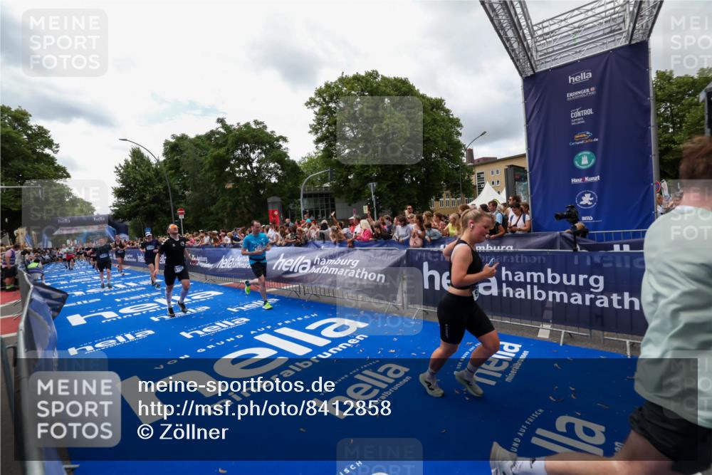 29.06.2025 - hella hamburg halbmarathon Zöllner http://msf.ph/oto/8412858 29.06.2025 10:47:10 Ziel 1460, 4093, 4377, 5472, 6373, 6700, 7908, 9794, 12579, 13007, 14783, 15684 meine-sportfotos.de
