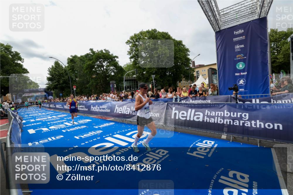 29.06.2025 - hella hamburg halbmarathon Zöllner http://msf.ph/oto/8412876 29.06.2025 10:23:49 Ziel 5301, 6699, 9151, 9447, 10780 meine-sportfotos.de