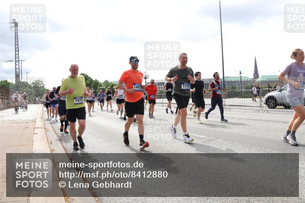 29.06.2025 - hella hamburg halbmarathon Lena Gebhardt http://msf.ph/oto/8412880 29.06.2025 10:41:59 Lombardsbrücke 1648, 11943, 7477, 14872, 2258, 1712, 11659, 13772, 32, 1039, 1314, 1509, 1623, 1648, 1712, 1752, 2145, 2153, 2523, 2974, 3276, 3326, 3459, 3460, 3568, 4329, 4541, 4735, 4736, 4787, 4885, 5419, 5432, 5671, 6136, 6137, 6153, 6320, 6430, 6436, 6450, 6618, 6837, 6846, 6917, 7357, 7477, 7955, 7968, 8004, 8014, 8162, 8163, 8300, 8301, 8443, 8848, 8897, 8908, 9008, 9223, 9370, 9467, 9588, 10027, 10623, 11011 meine-sportfotos.de