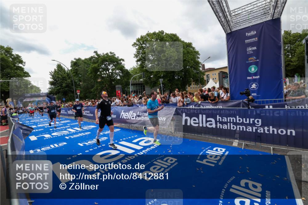 29.06.2025 - hella hamburg halbmarathon Zöllner http://msf.ph/oto/8412881 29.06.2025 10:47:11 Ziel 1460, 2623, 4093, 5472, 6373, 6700, 7908, 9794, 12579, 13007, 15684, 17718 meine-sportfotos.de