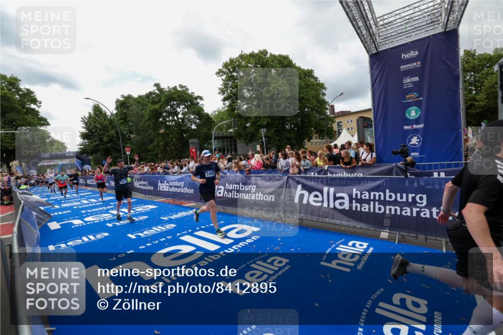 29.06.2025 - hella hamburg halbmarathon Zöllner http://msf.ph/oto/8412895 29.06.2025 10:47:12 Ziel 1460, 2623, 4093, 5472, 6373, 6700, 6716, 7480, 7908, 12579, 13007, 15684, 17718, 17915 meine-sportfotos.de