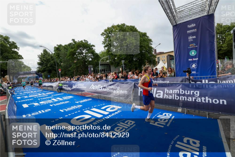 29.06.2025 - hella hamburg halbmarathon Zöllner http://msf.ph/oto/8412929 29.06.2025 10:23:50 Ziel 5301, 6699, 9151, 9447, 10780 meine-sportfotos.de